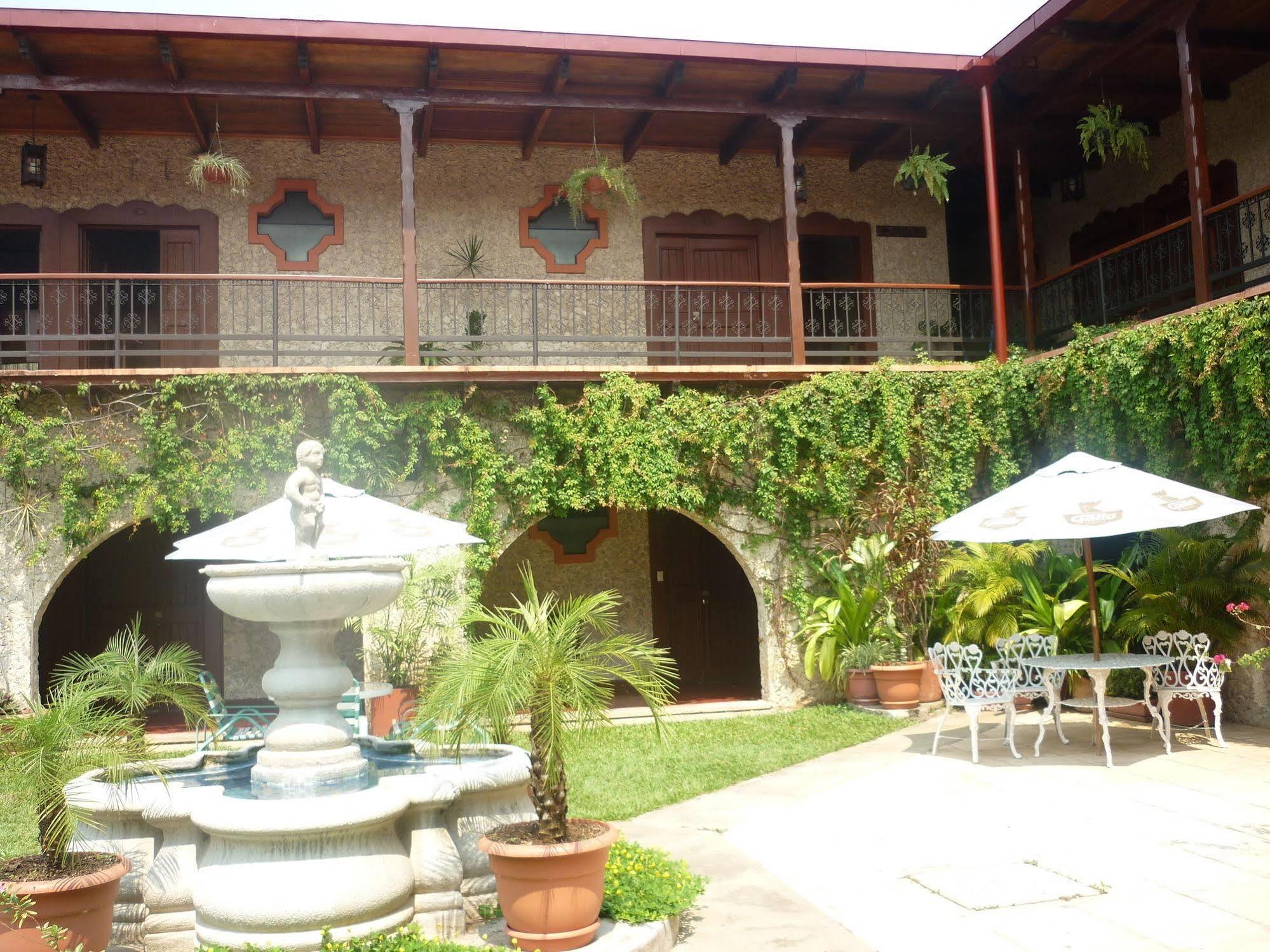 Hotel Del Patio Flores Exterior photo